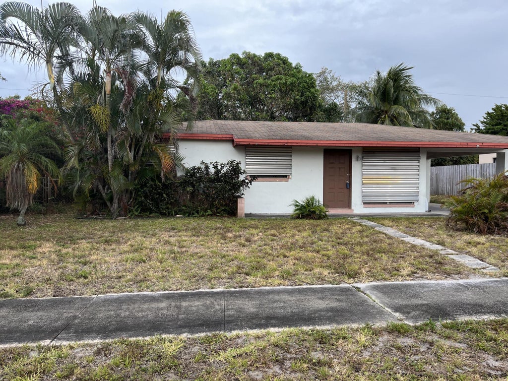 Photo of 140 NE 5th Street, Deerfield Beach, FL 33441 (MLS # R10993188)