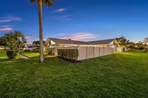 Photo of 5537 Eagle Lake Drive, Palm Beach Gardens, FL 33418 (MLS # B26006648)