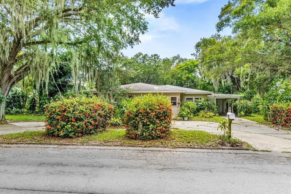 Photo of 805 S 8th Street St, Fort Pierce, FL 34950 (MLS # R10816682)