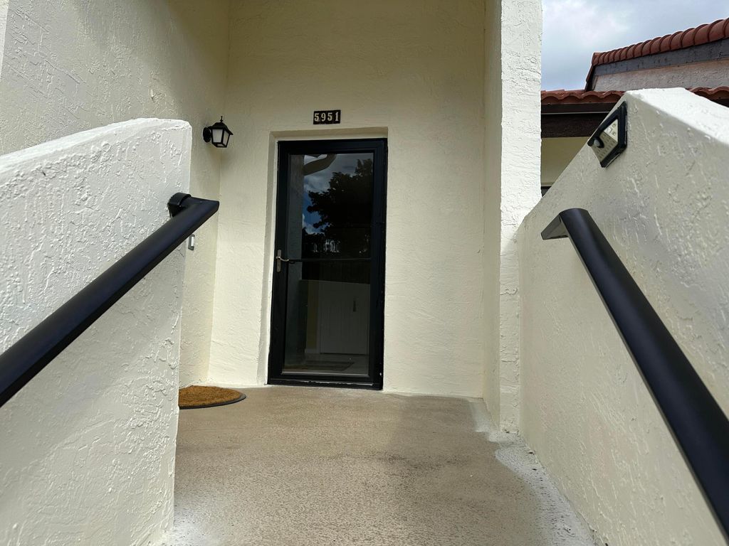 Photo of 5951 Parkwalk Drive, Boynton Beach, FL 33472 (MLS # R11162649)