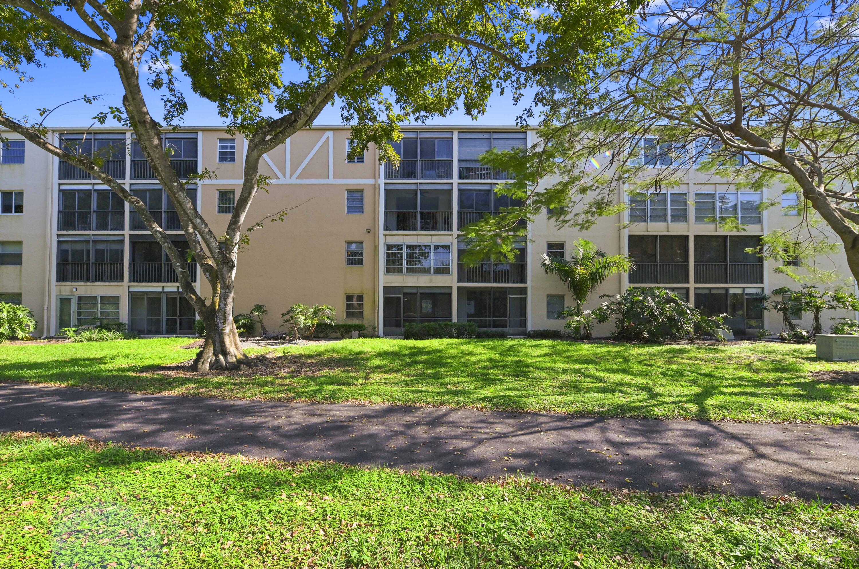 HUNTINGTON LAKES - Residential