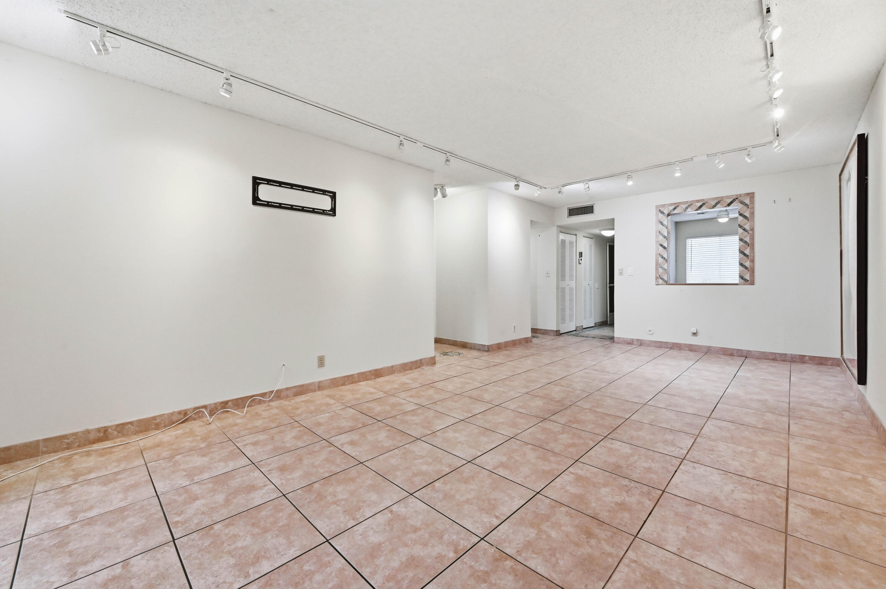 HUNTINGTON LAKES - Residential