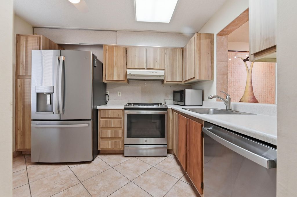 Photo of 6865 Huntington Lane #106, Delray Beach, FL 33446 (MLS # B26006506)