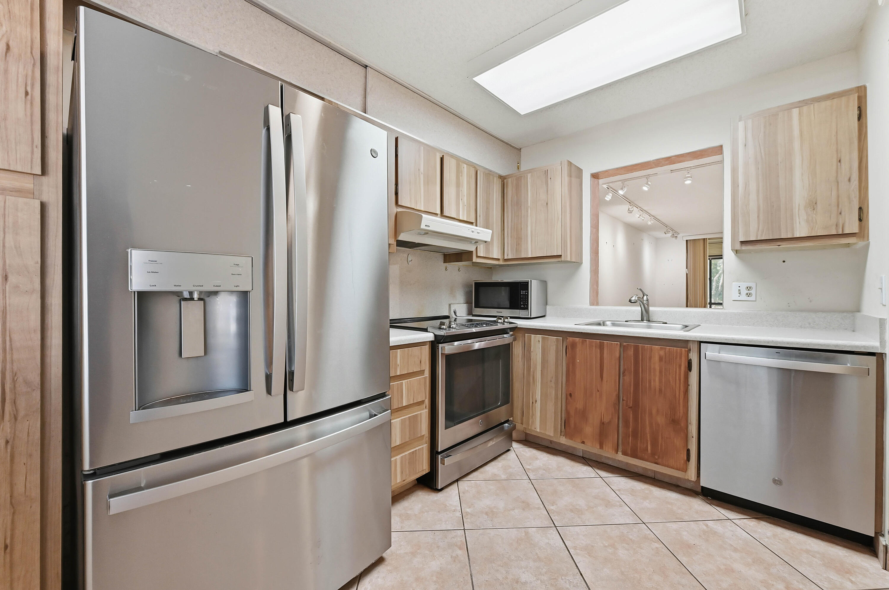 6865 Huntington Lane 106