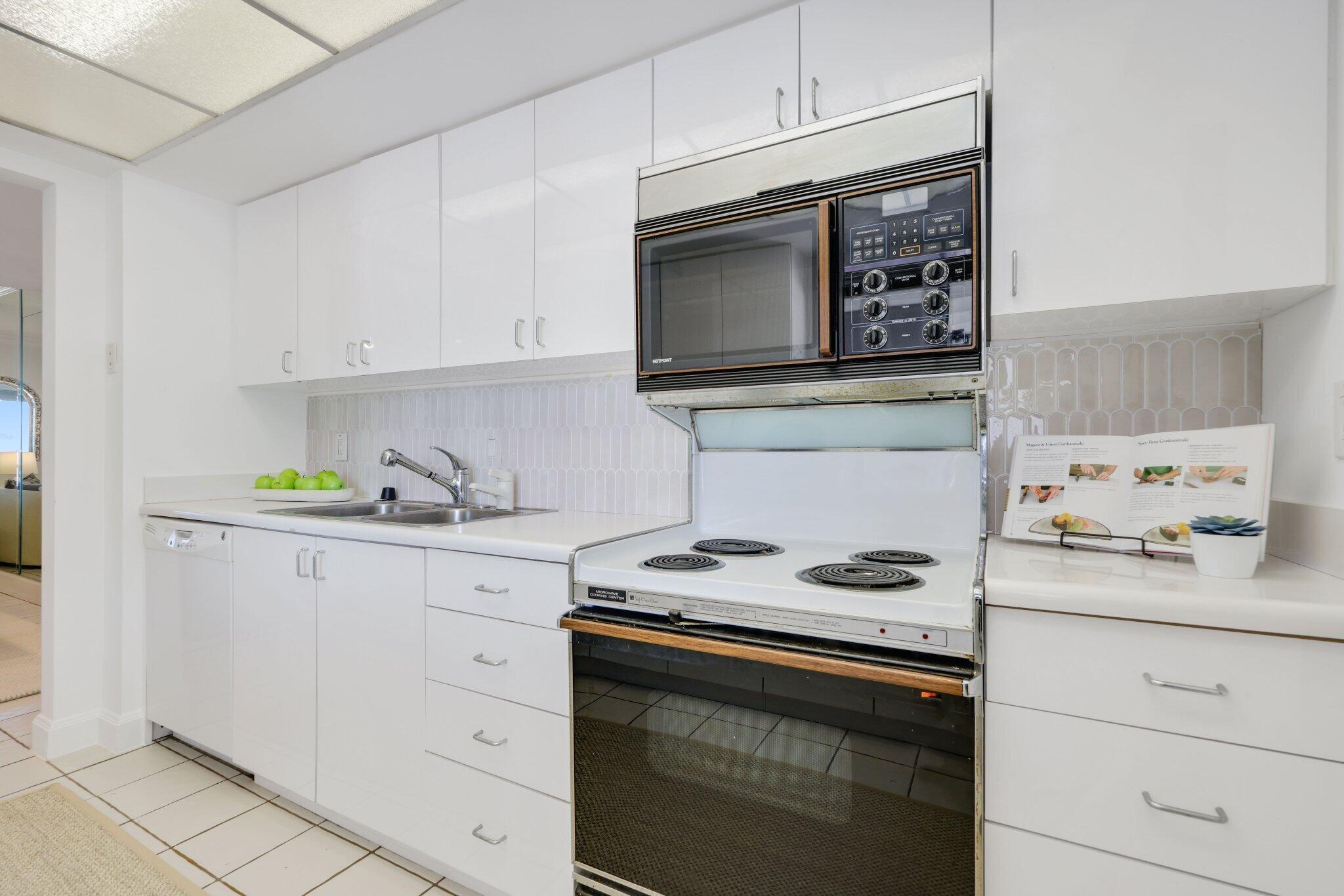 SAN REMO TOWNHOUSES CONDO - Residential