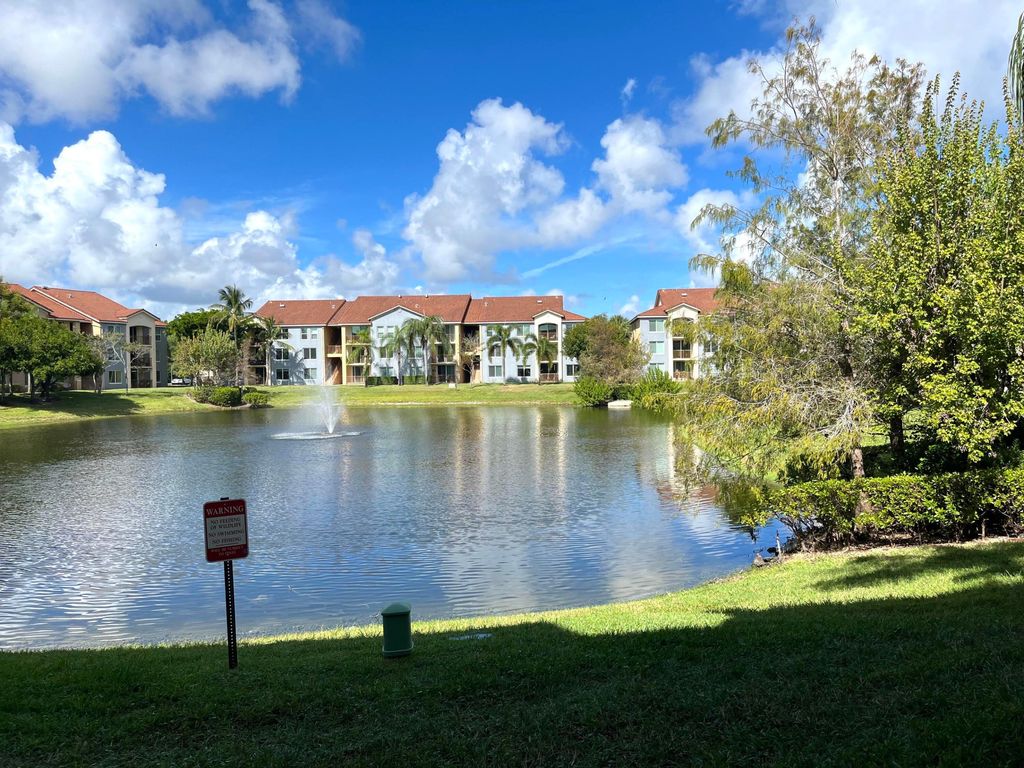 Photo of 904 Villa Circle, Boynton Beach, FL 33435 (MLS # R10940787)