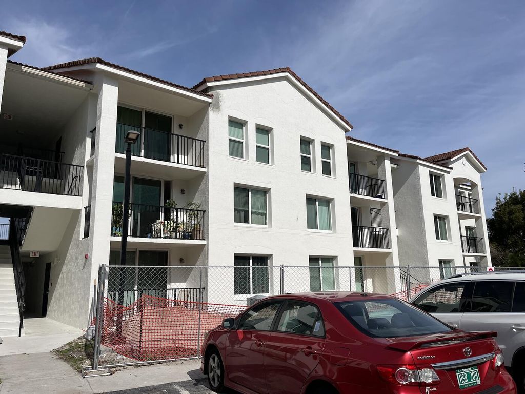 Photo of 904 Villa Circle, Boynton Beach, FL 33435 (MLS # R10940787)