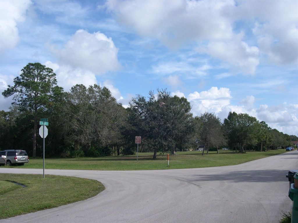 Photo of 1510 SW Apache Avenue, Port Saint Lucie, FL 34953 (MLS # R10939977)