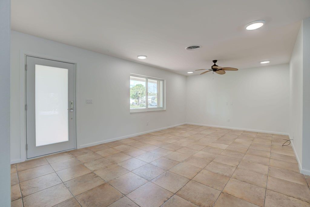 Photo of 1437 SE 13th Street, Stuart, FL 34996 (MLS # R10978656)