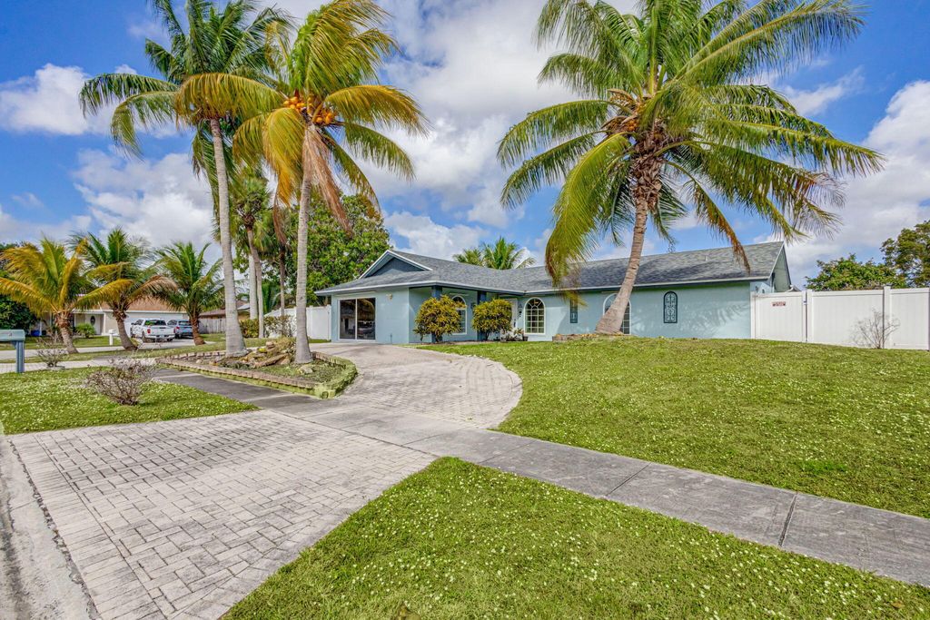 Photo of 3955 Greenfield Ct, Boynton Beach, FL 33436 (MLS # R11062583)