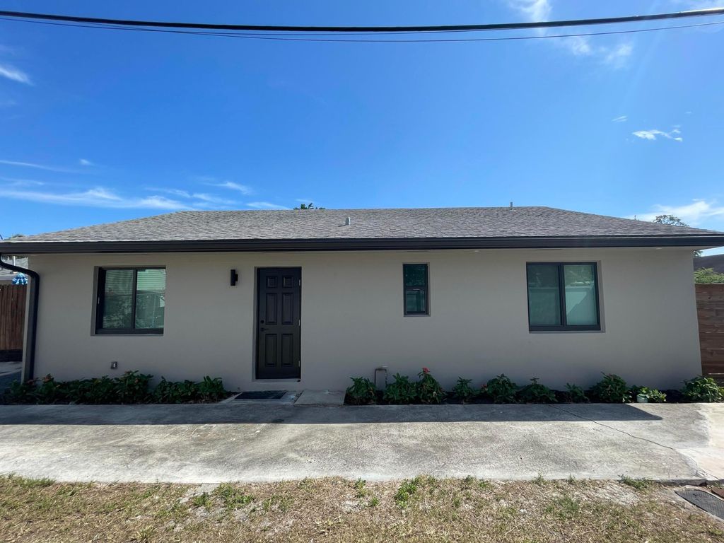 Photo of 927 N L Street, Lake Worth Beach, FL 33460 (MLS # B26050615)