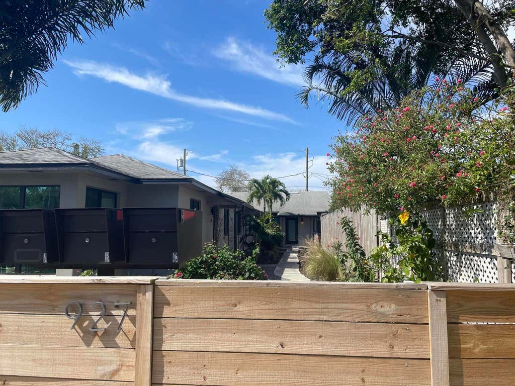 Photo of 927 N L Street, Lake Worth Beach, FL 33460 (MLS # B26050615)