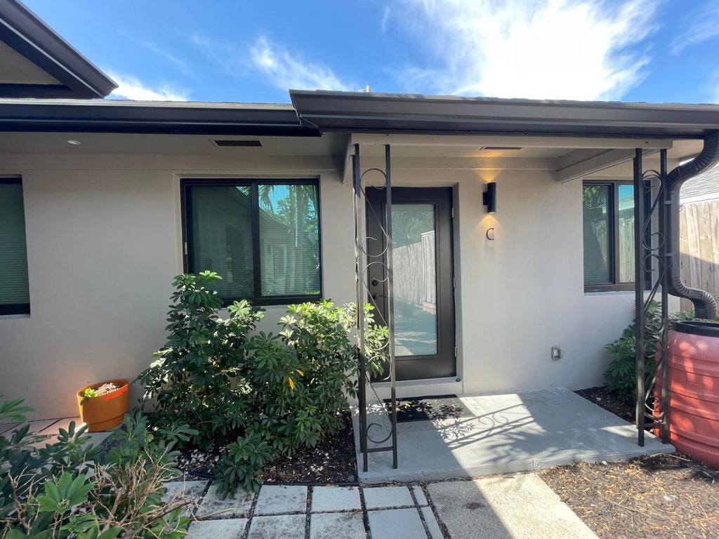 Photo of 927 N L Street, Lake Worth Beach, FL 33460 (MLS # B26050615)