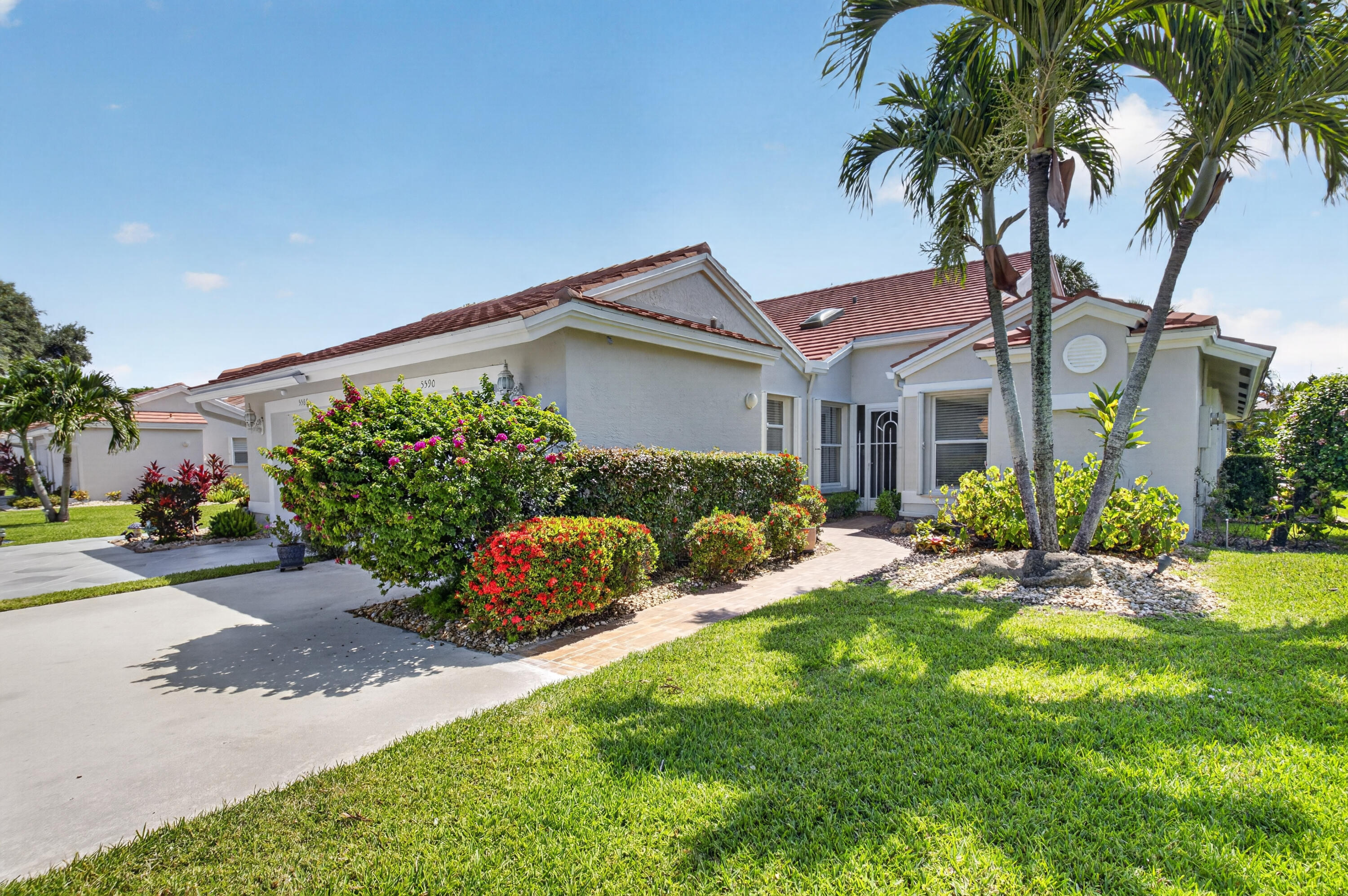 5590 Royal Lake Circle