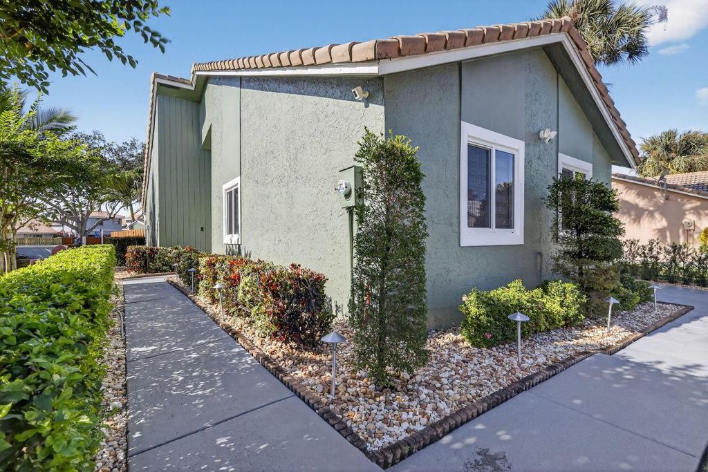 Photo of 6172 97th Court S, Boynton Beach, FL 33437 (MLS # R11136018)