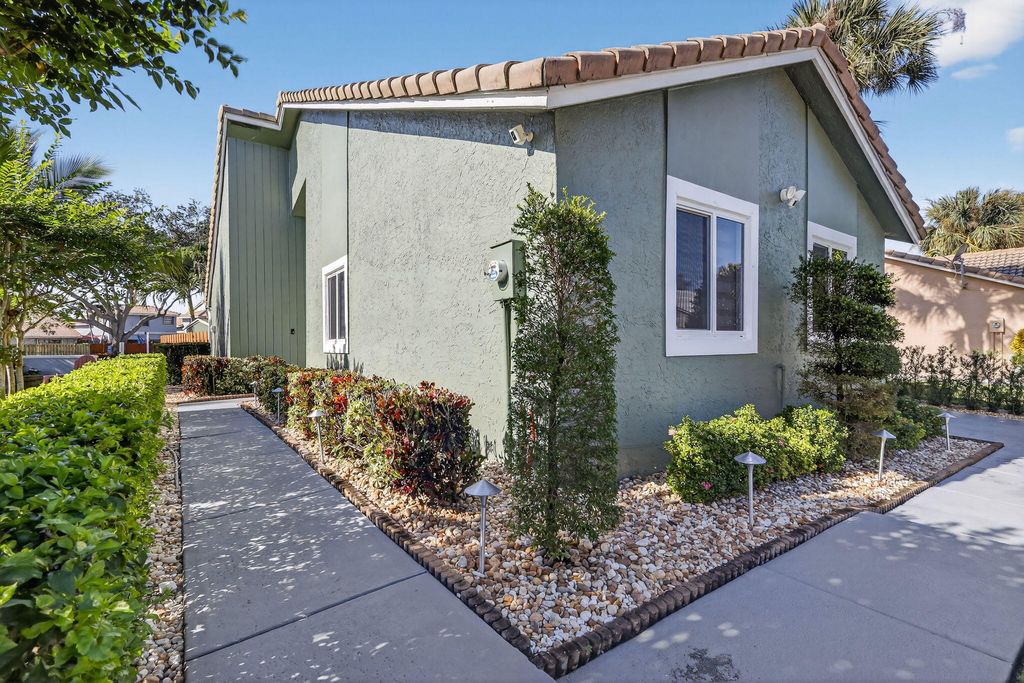 Photo of 6172 97th Court S, Boynton Beach, FL 33437 (MLS # R11136018)