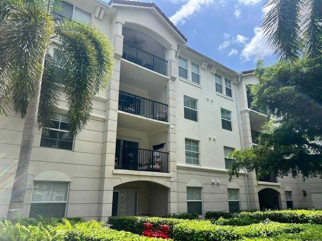 Photo of 1306 Tuscany Way #306, Boynton Beach, FL 33435 (MLS # R11052966)