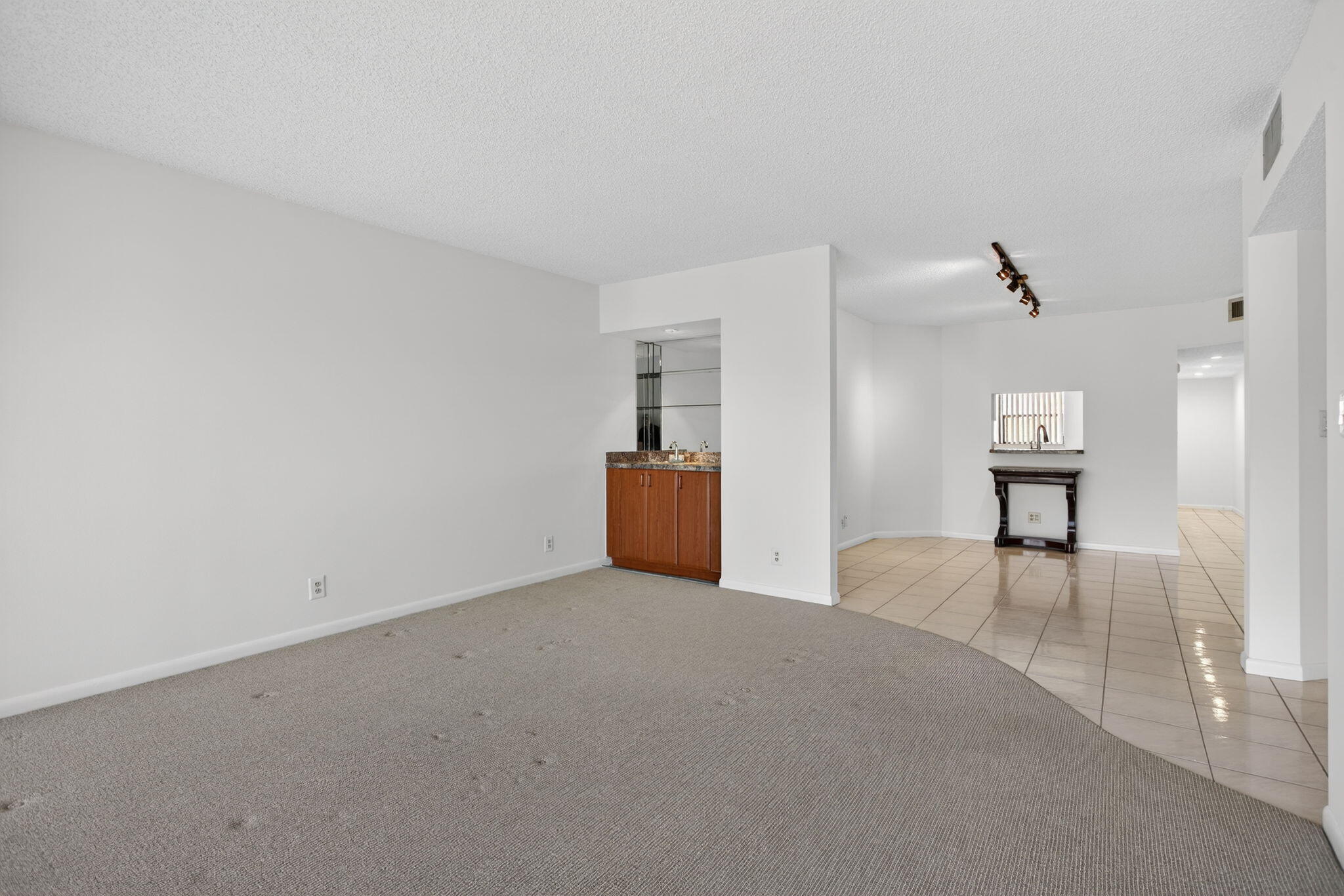 HAMMOCKS-LAKE FOREST CONDO - Residential