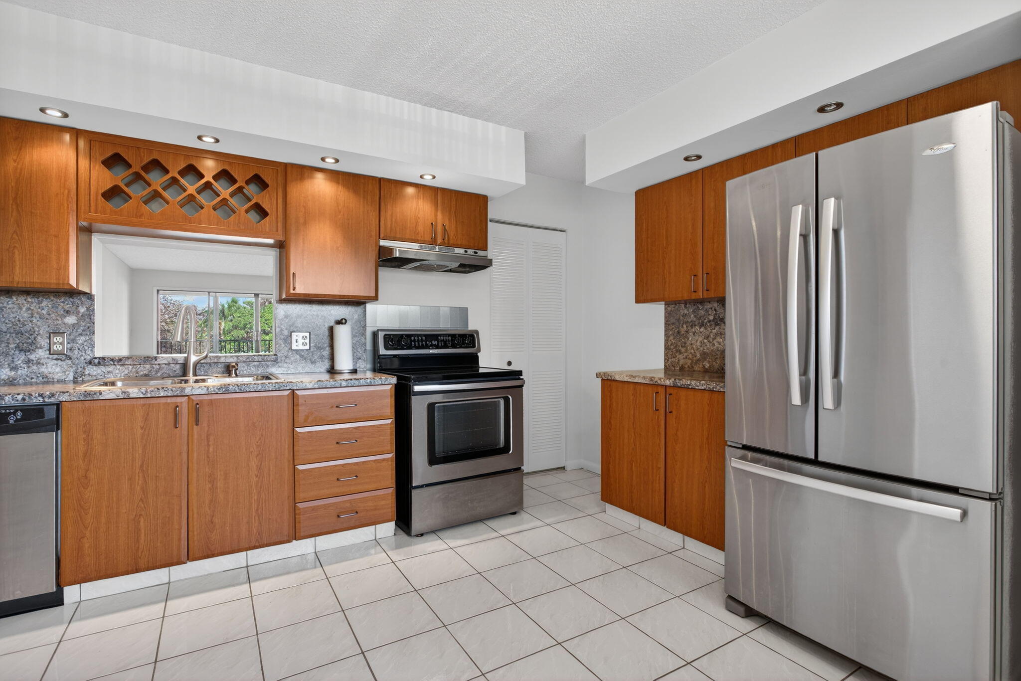 HAMMOCKS-LAKE FOREST CONDO - Residential