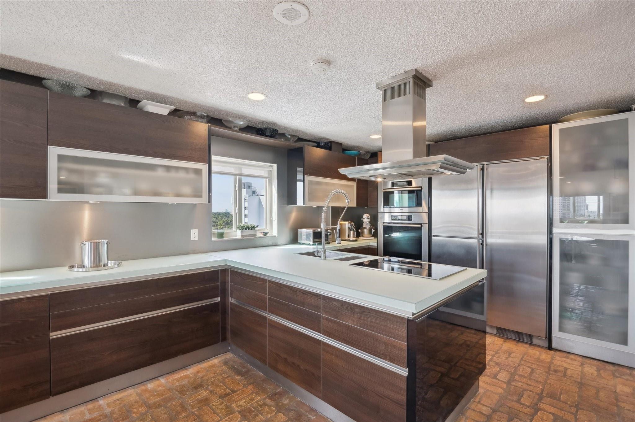 320 S Surf Rd PENTHOUSE