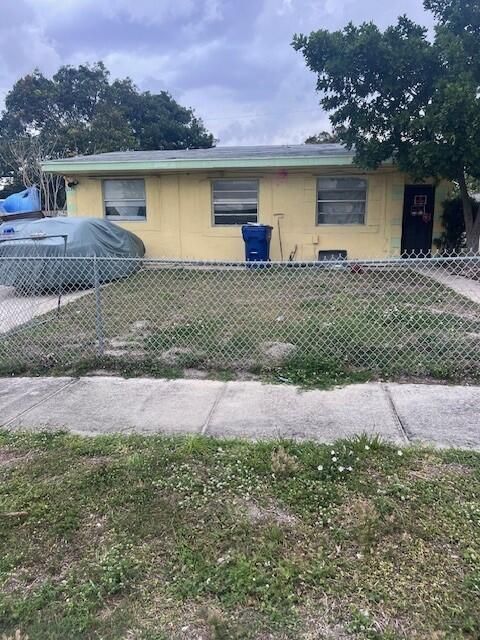 Single Family Residence in Riviera Beach FL 1132 27 Street St.jpg