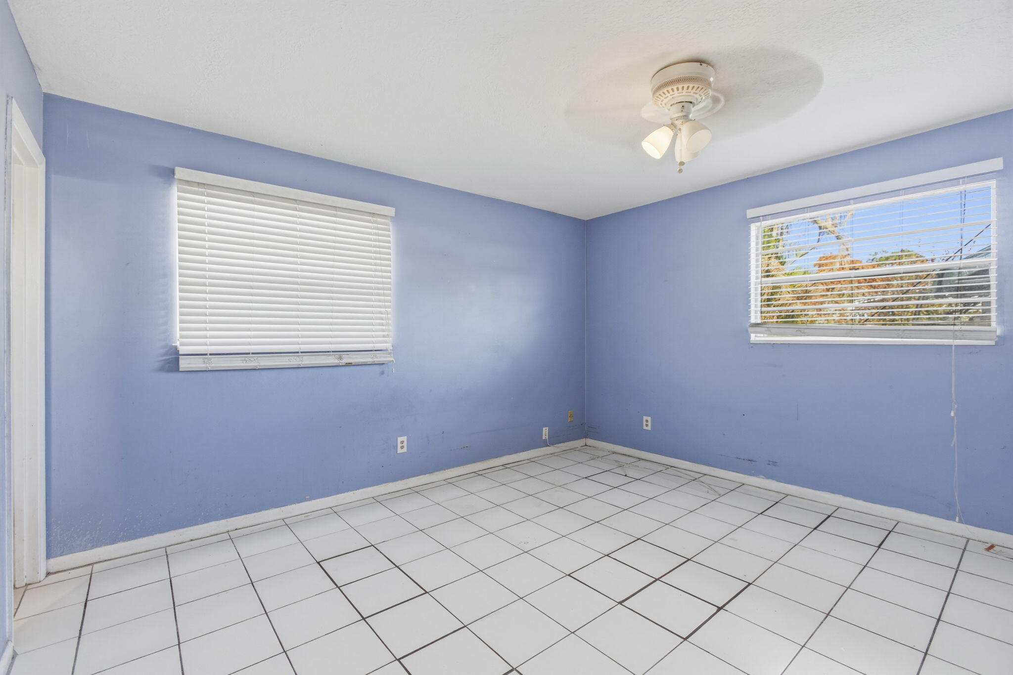 PALM LAKE ESTATES - Residential