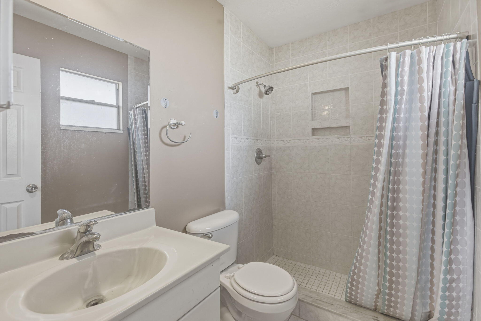 PALM LAKE ESTATES - Residential