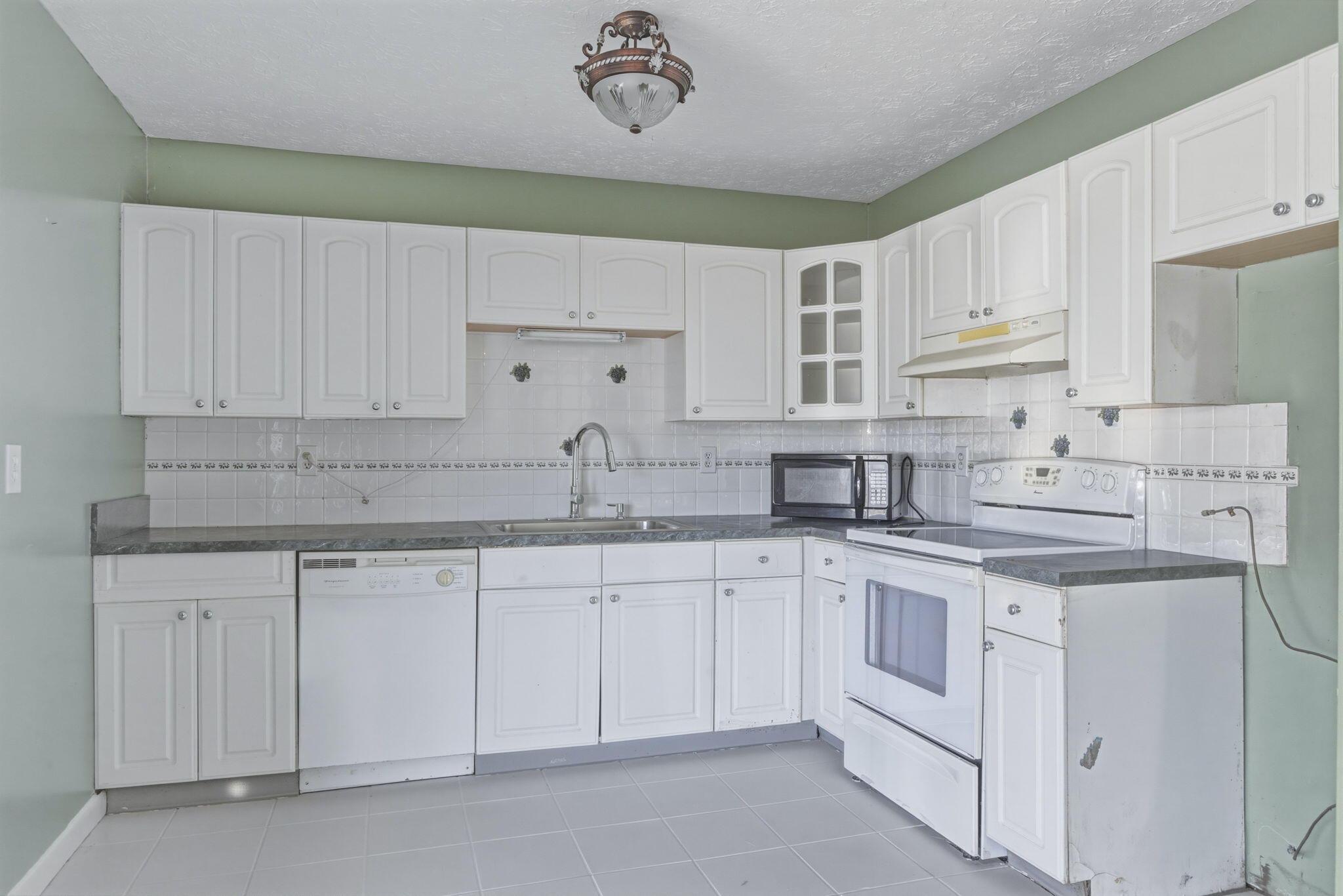 PALM LAKE ESTATES - Residential