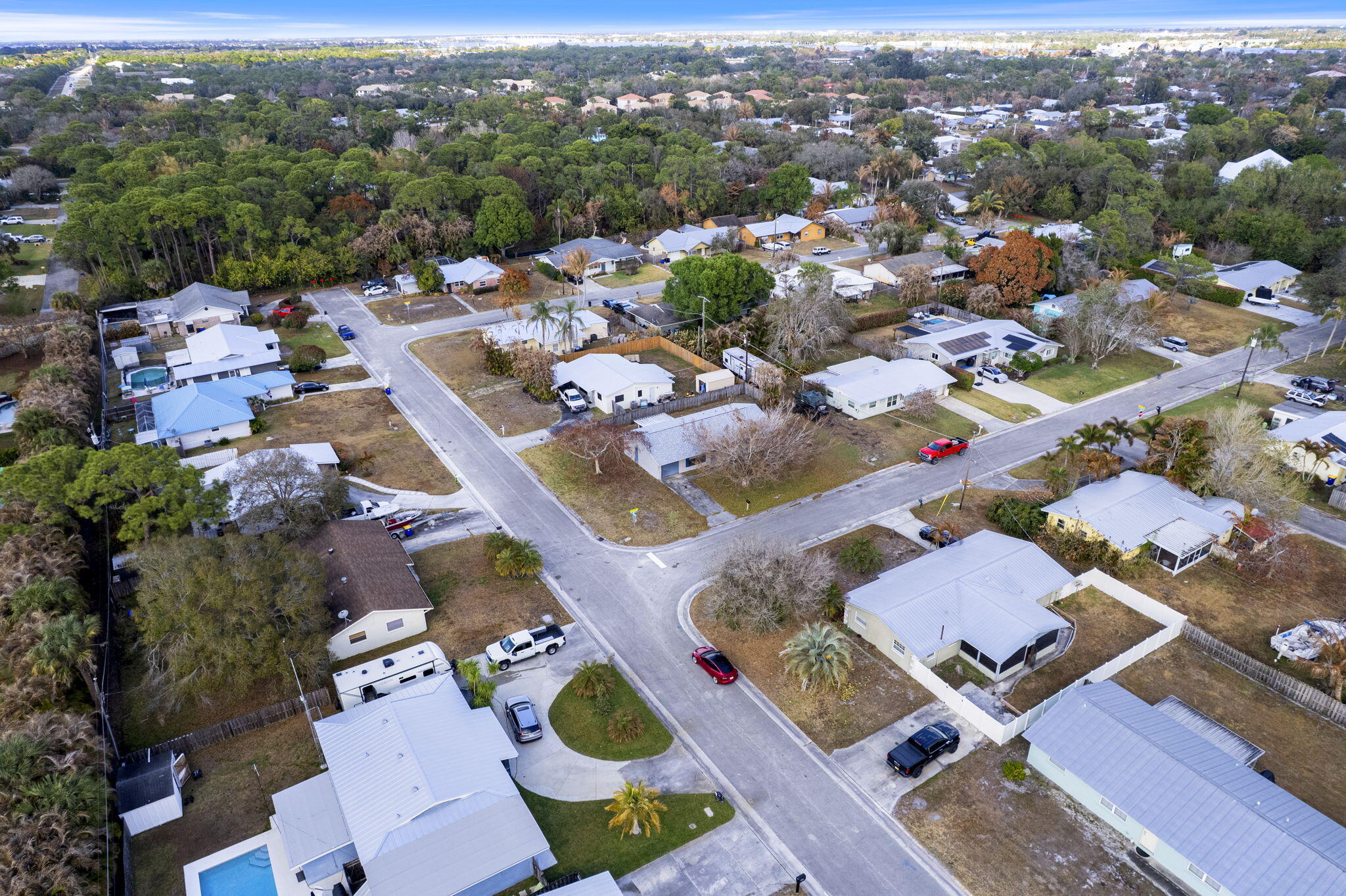 PALM LAKE ESTATES - Residential