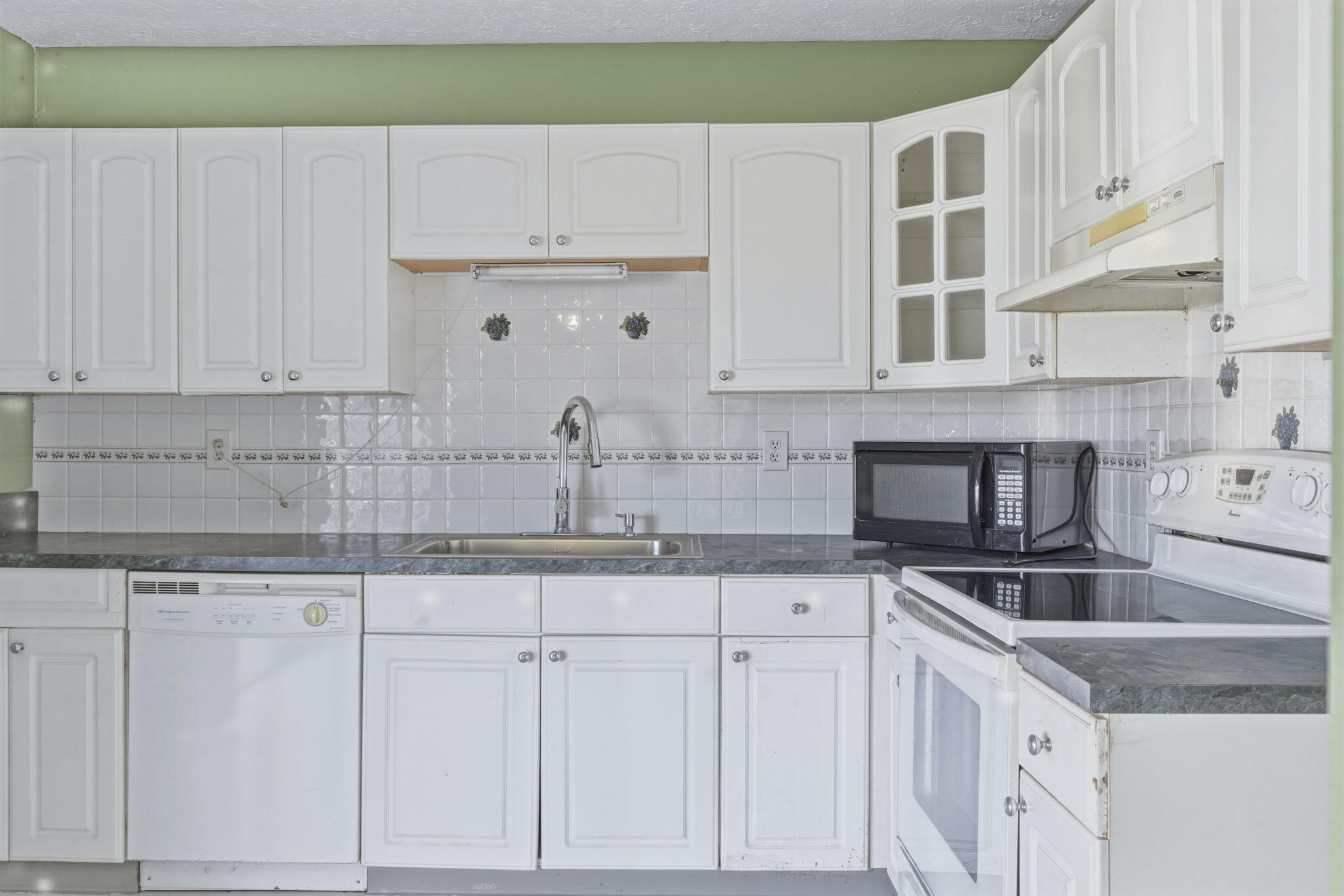 PALM LAKE ESTATES - Residential