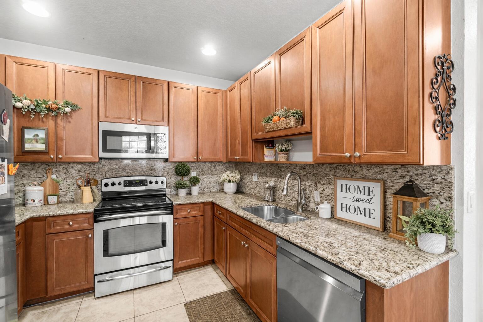 Properties | Stephanie Kaufman 16154 Poppyseed Circle 1004