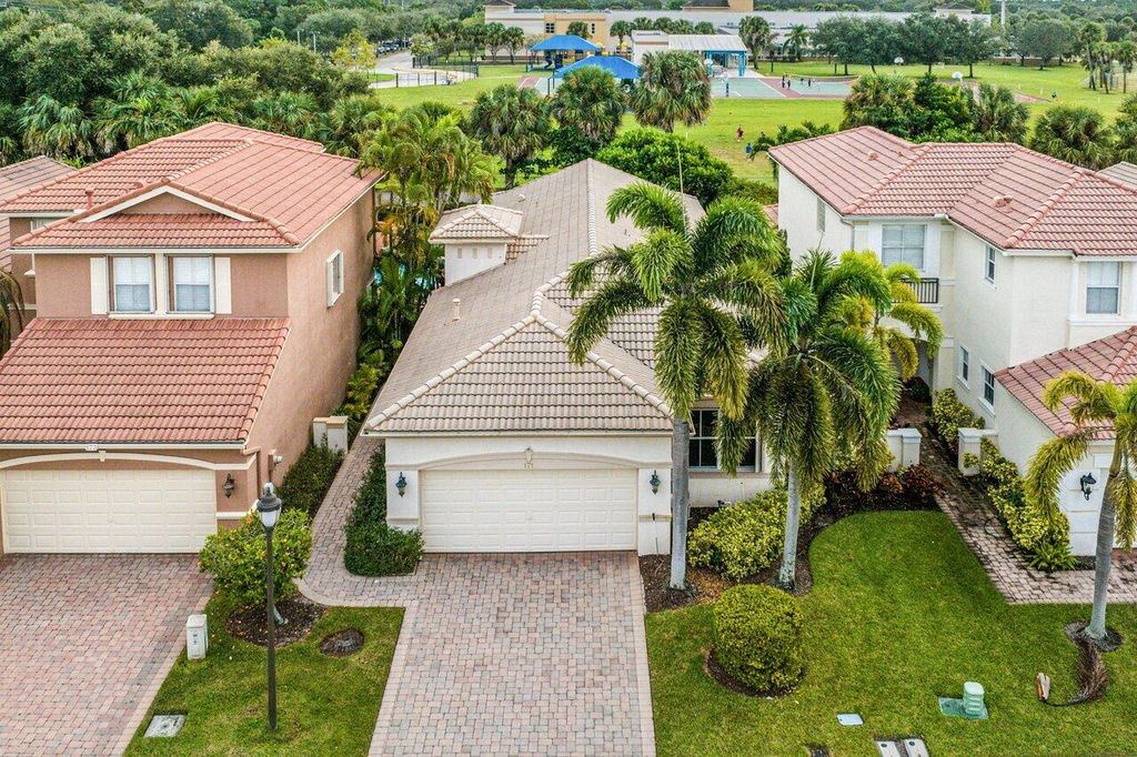 Photo of 171 Isle Verde Way, Palm Beach Gardens, FL 33418 (MLS # R10921209)