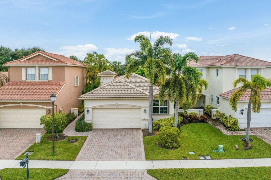 Photo of 171 Isle Verde Way, Palm Beach Gardens, FL 33418 (MLS # R10921209)