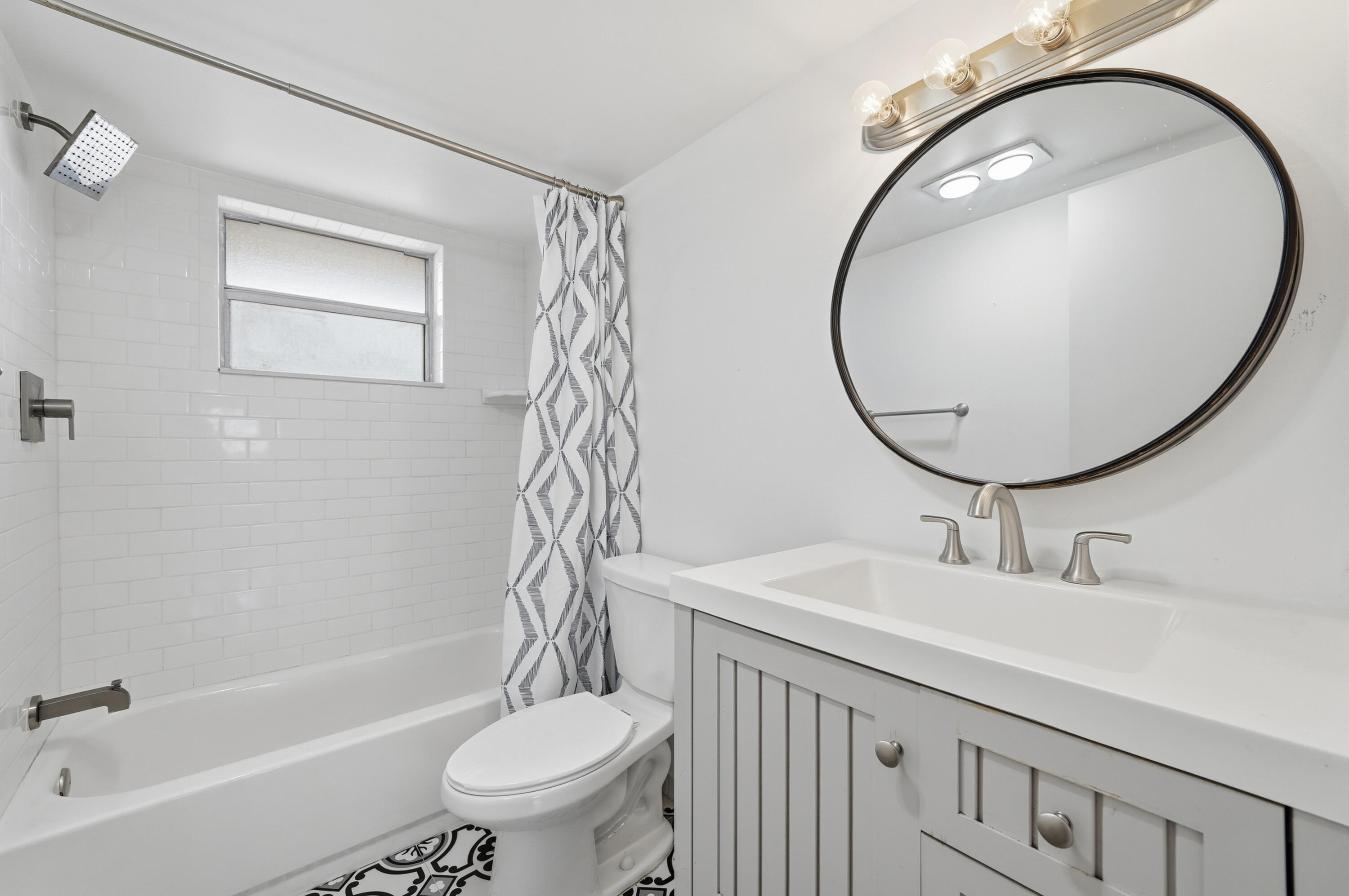 HILLCREST COUNTRY CLUB APTS - Residential Lease