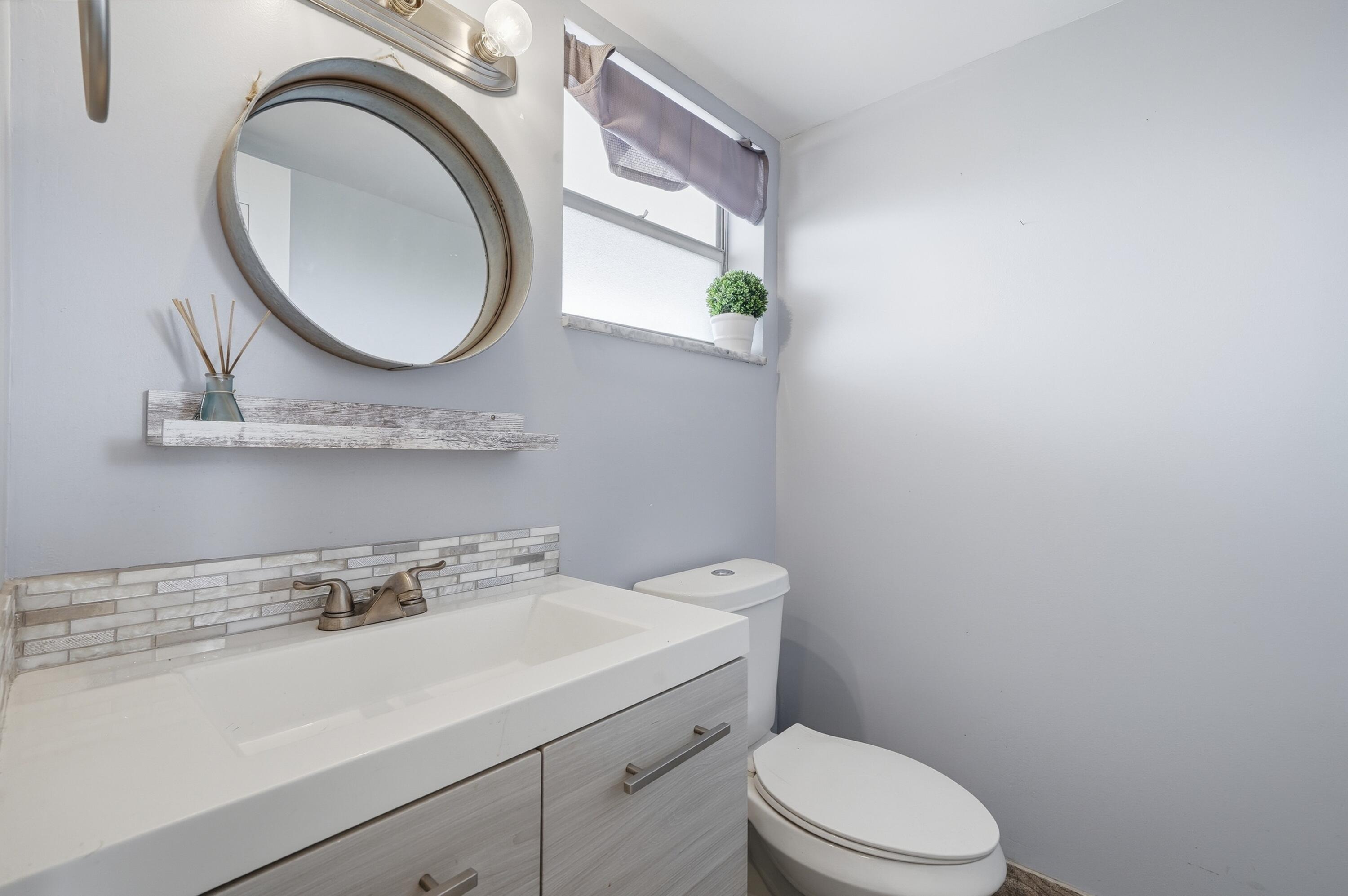 HILLCREST COUNTRY CLUB APTS - Residential Lease