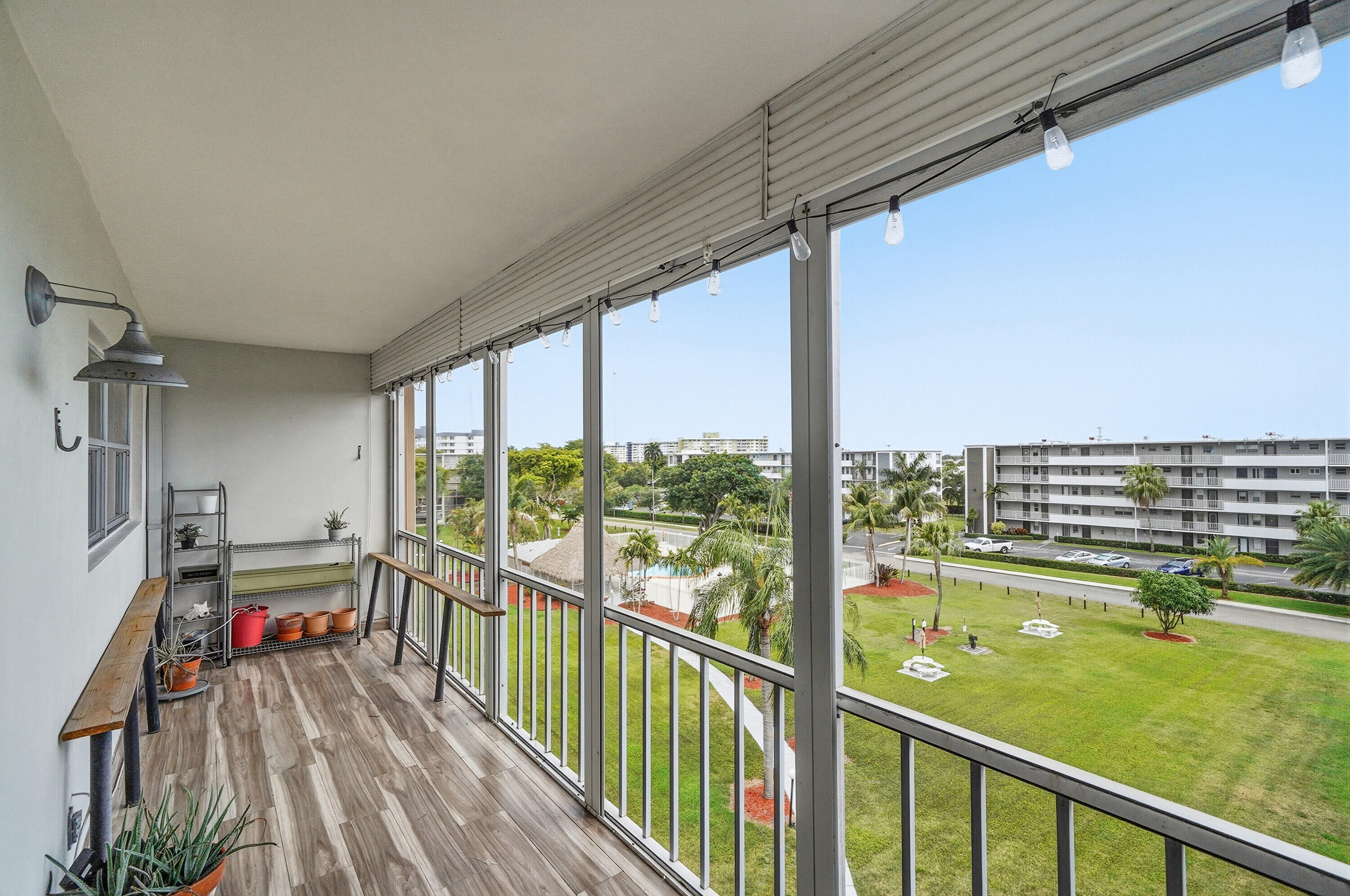 HILLCREST COUNTRY CLUB APTS - Residential Lease
