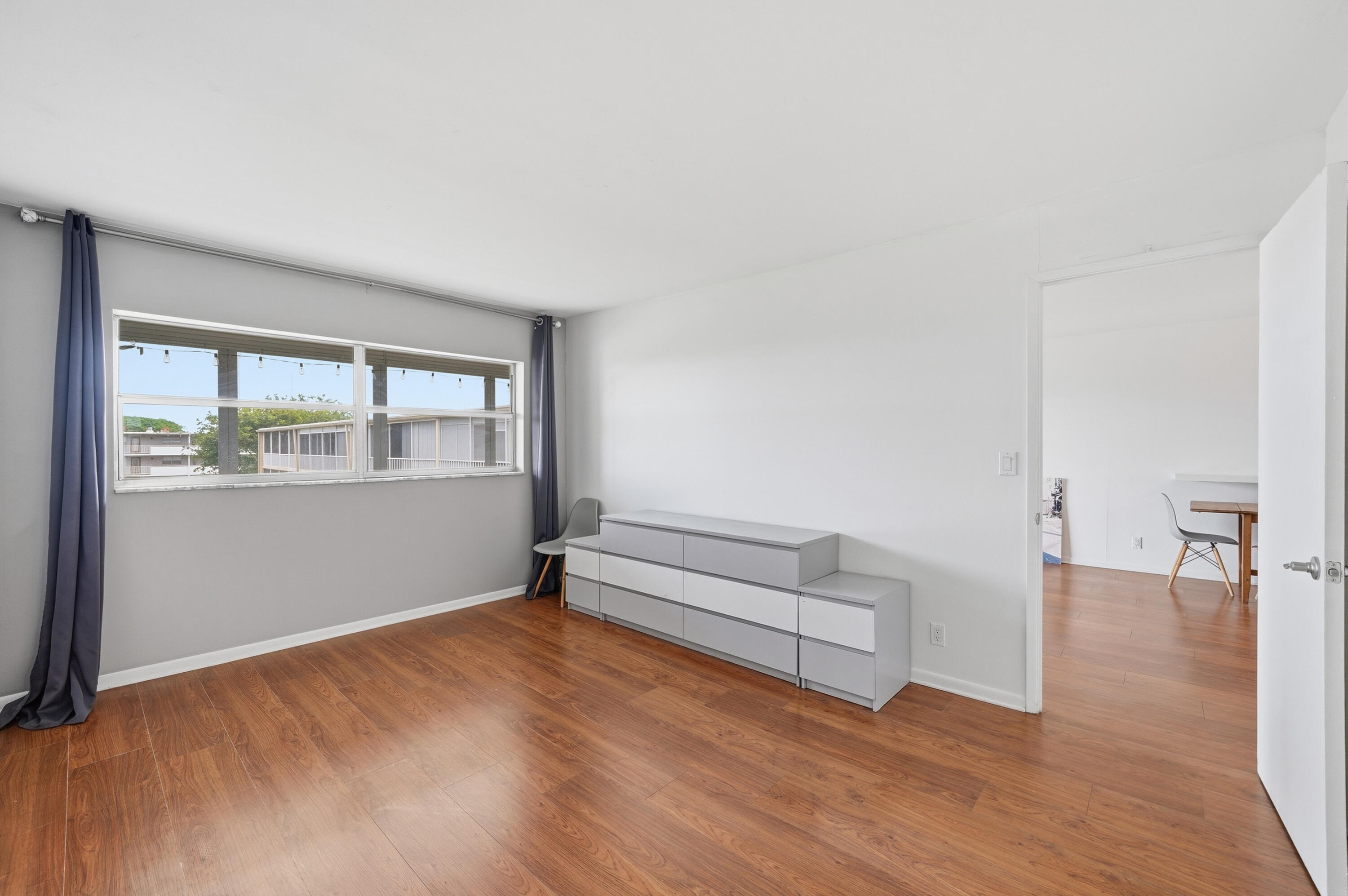 HILLCREST COUNTRY CLUB APTS - Residential Lease