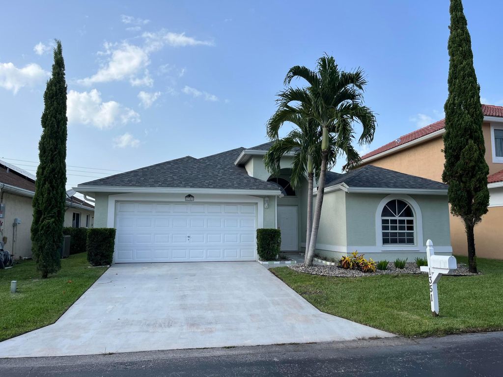 Photo of 1351 Fairfax Circle E, Boynton Beach, FL 33436 (MLS # R11038700)