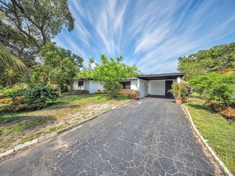 Photo of 721 SW 38th Avenue, Fort Lauderdale, FL 33312 (MLS # B26029239)