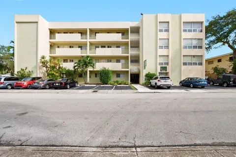 1201 SE 2nd Ct Unit 211, Fort Lauderdale, FL MLS: F10503095