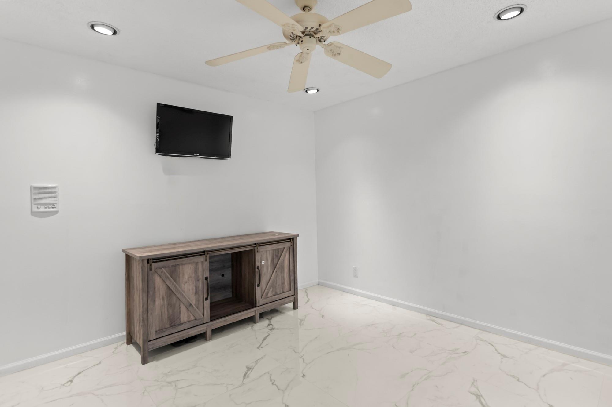 NORTH SPRINGS COURT - Residential