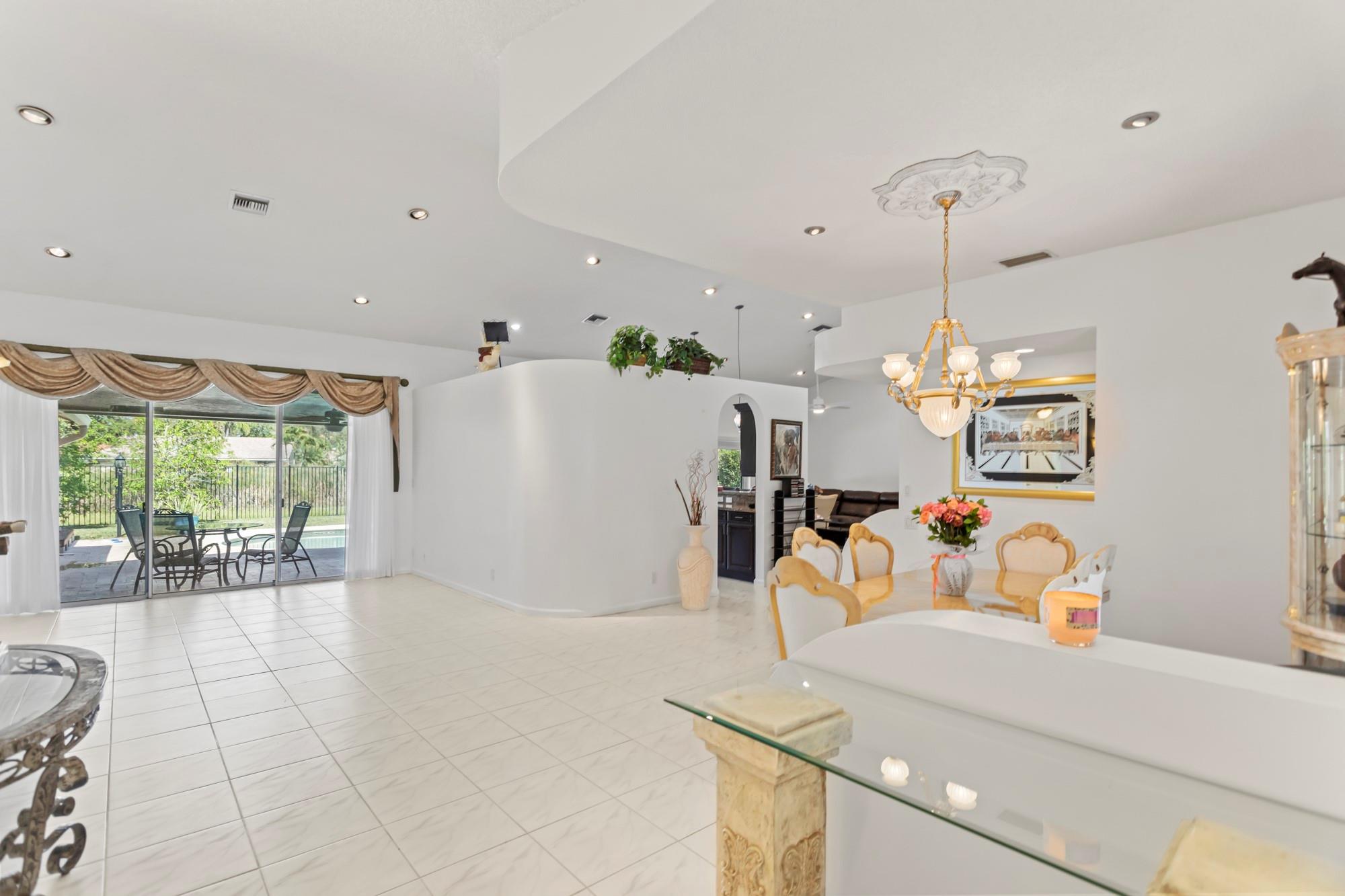 NORTH SPRINGS COURT - Residential