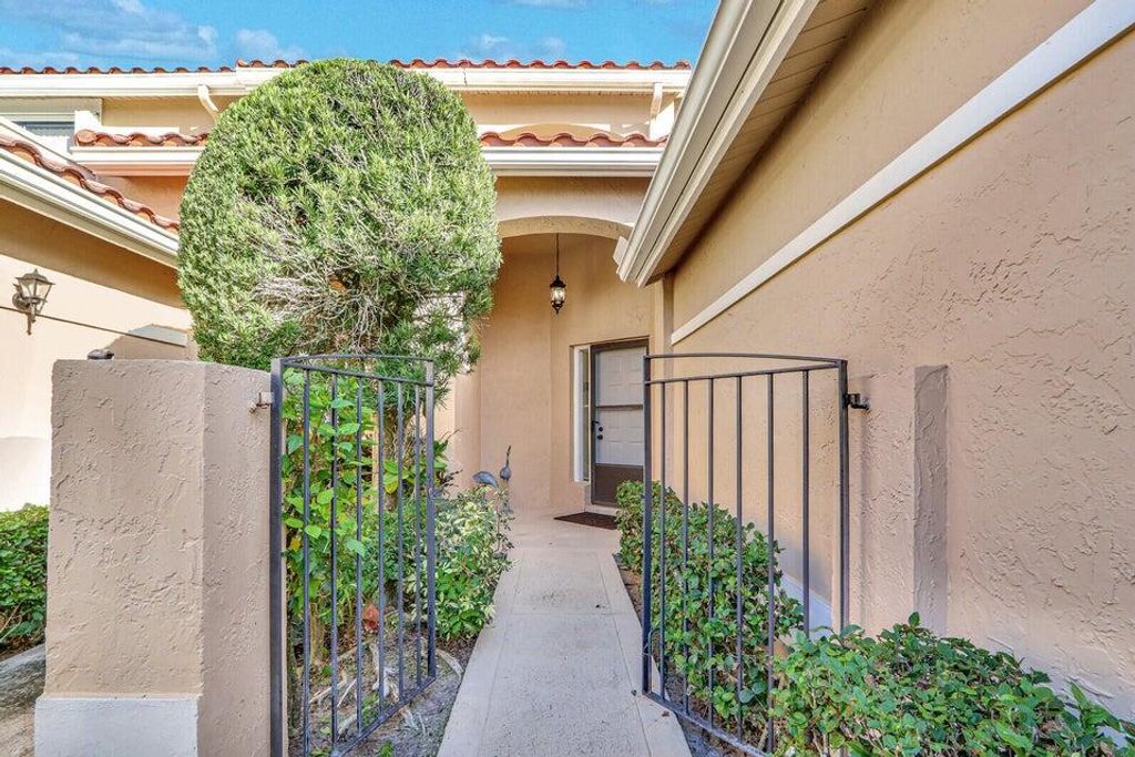 Photo of 858 Windermere Way, Palm Beach Gardens, FL 33418 (MLS # R11132233)