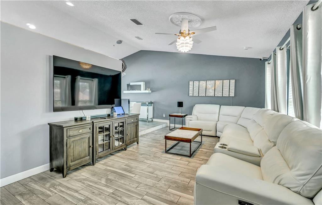 Pine Landing 113-42 B - Residential