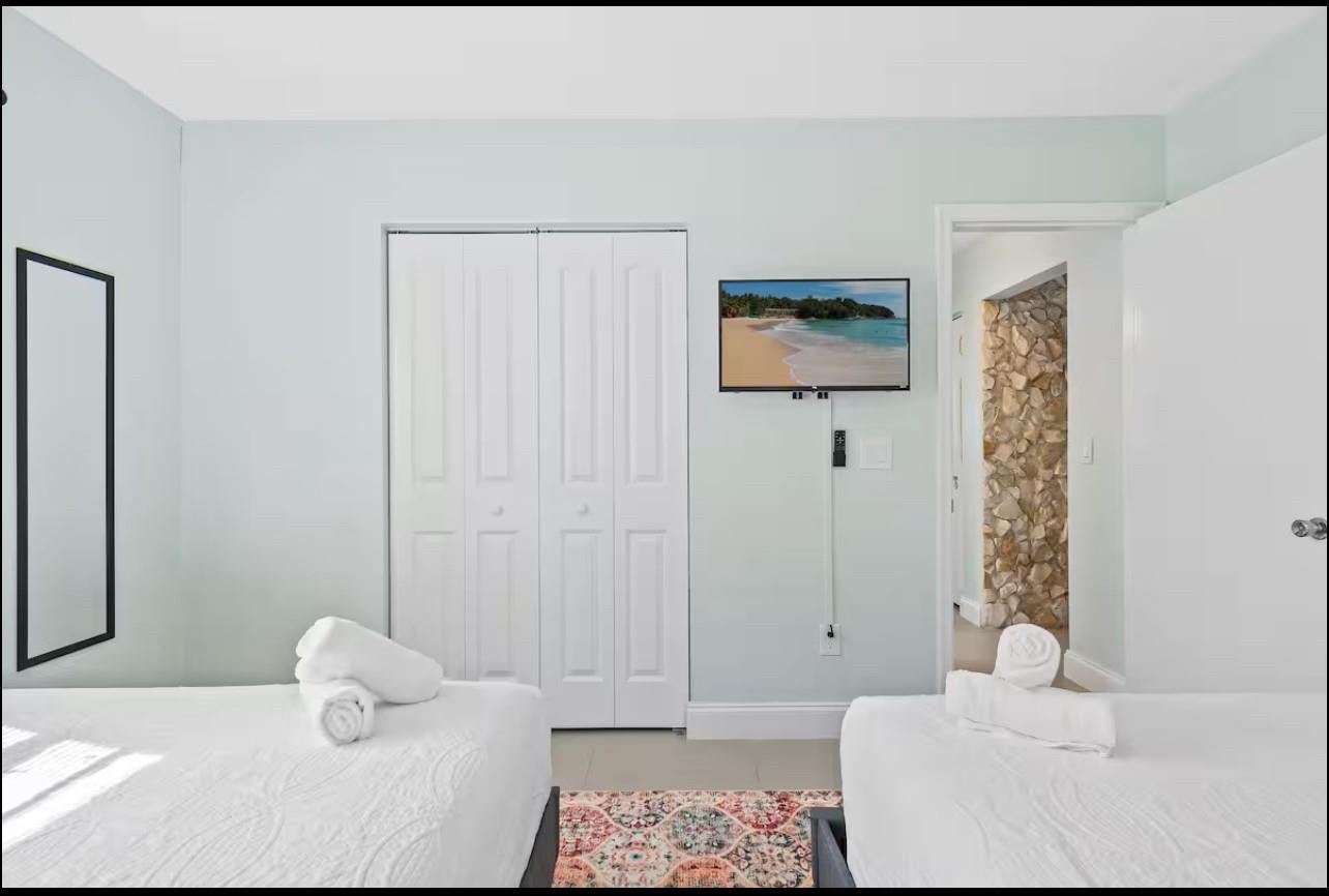 Hollywood Center Amd - Residential Lease