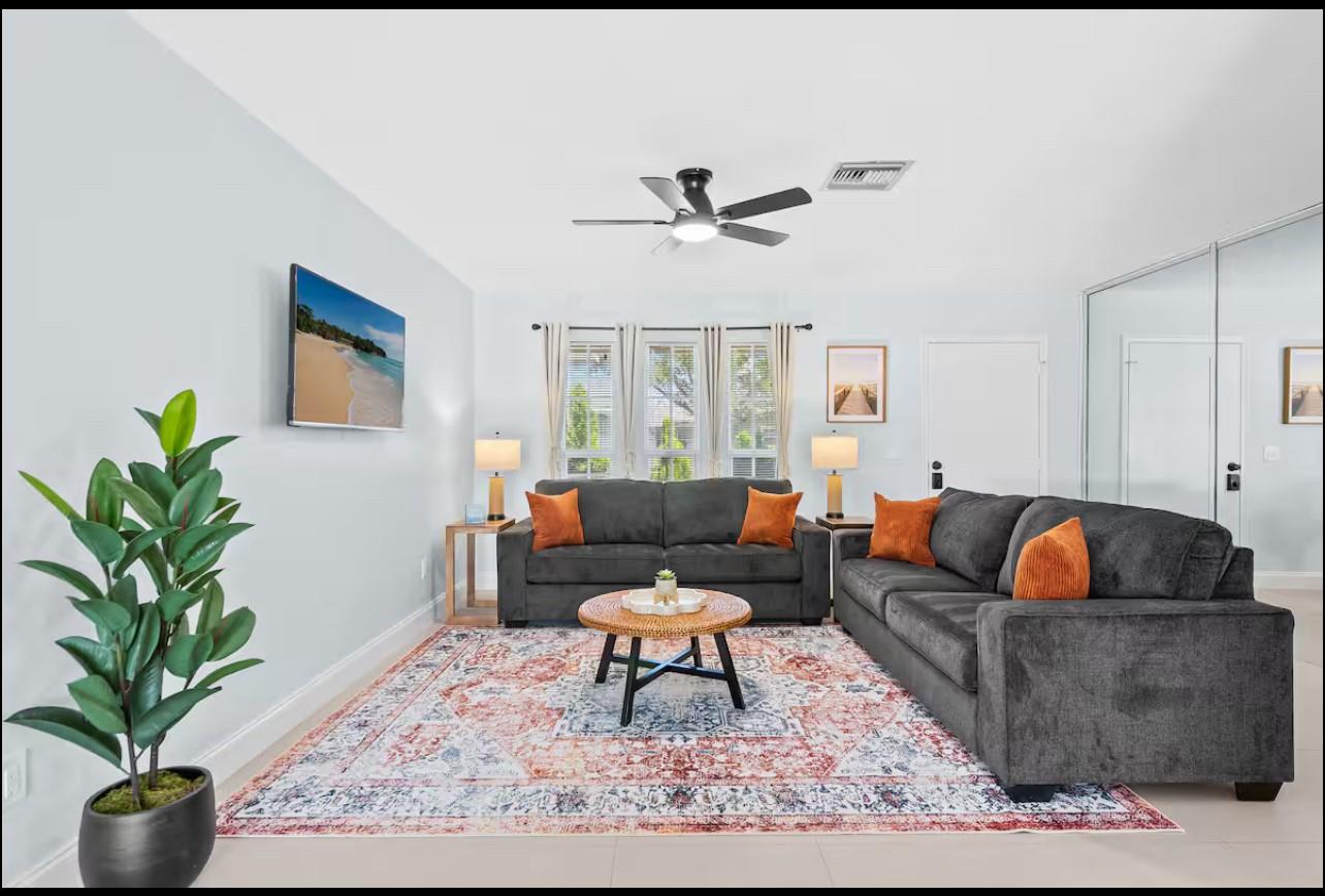 Hollywood Center Amd - Residential Lease