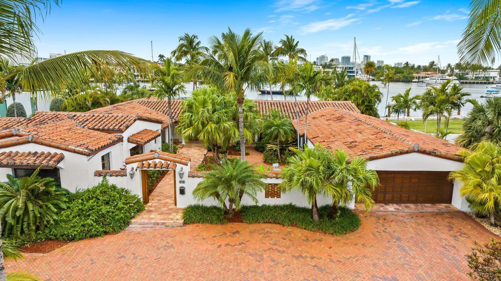 Photo of 1511 E Lake Drive, Fort Lauderdale, FL 33316 (MLS # B26008855)