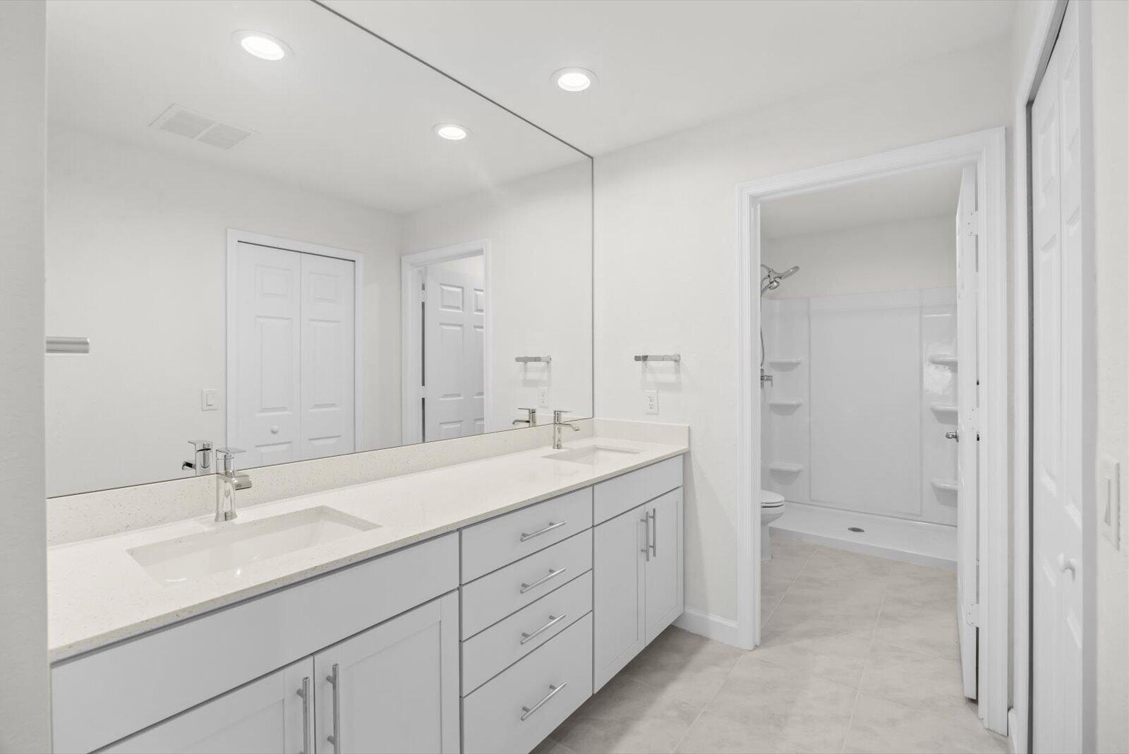 SPANISH LAKES - Residential