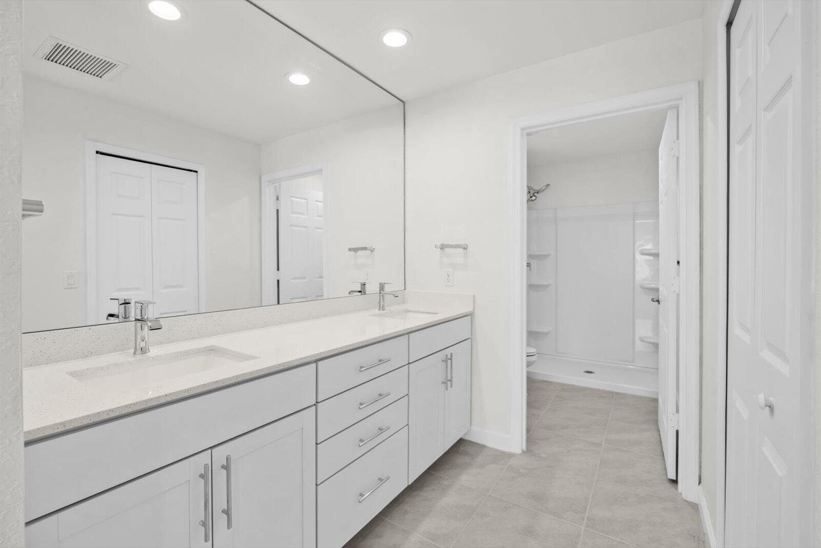 SPANISH LAKES - Residential