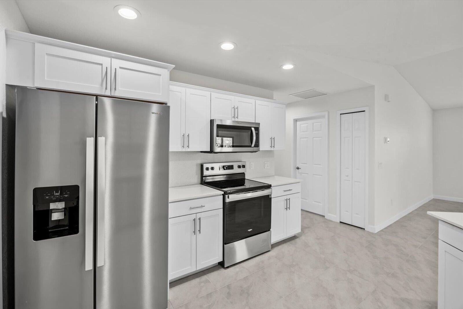 SPANISH LAKES - Residential